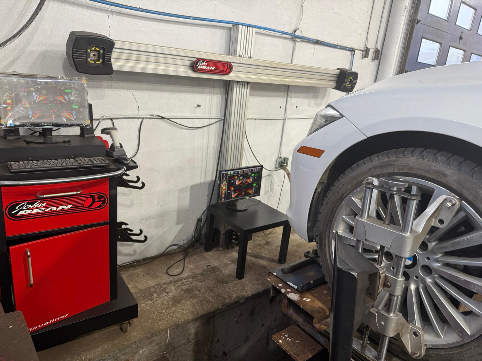 3D wheel alignment at Pearl Auto
